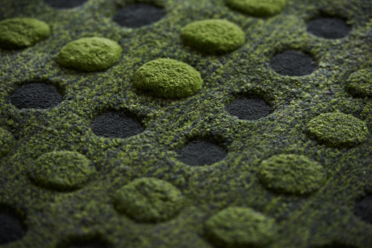 Ullmatta – Avocado Spiral | Handtuftad 200×200 cm