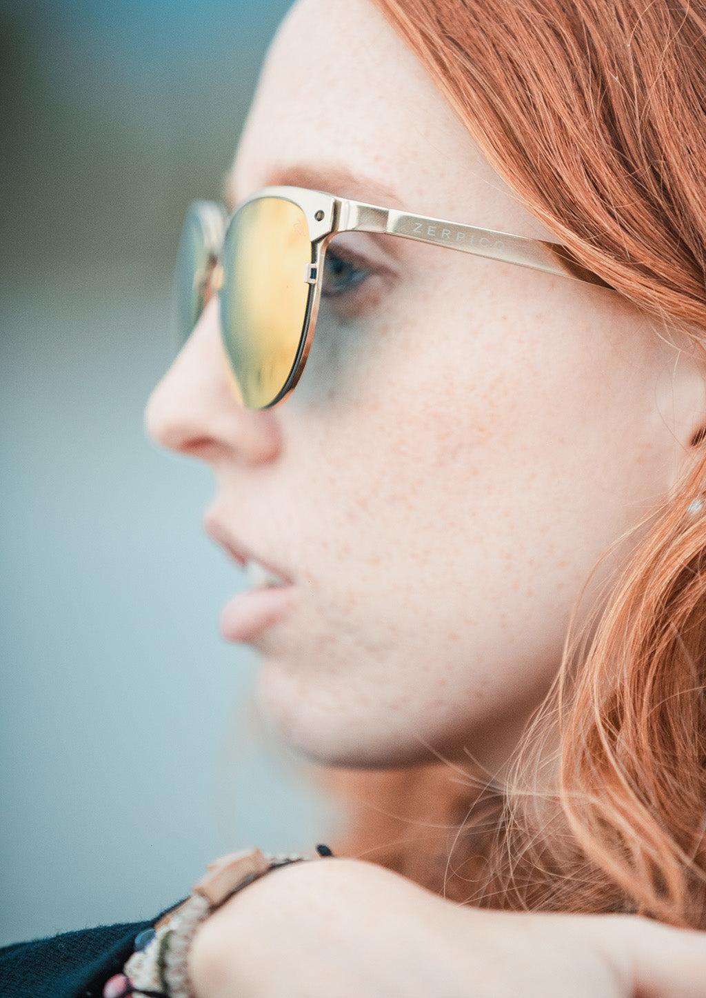 Titanium Clubmaster Solglasögon – 24K Guld